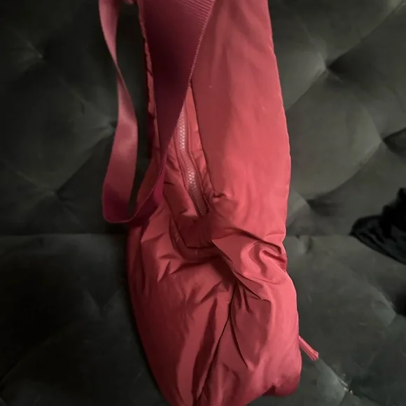 Athleta All About Small Crossbody Hobo Bag in Redwood - Picture 6 of 10